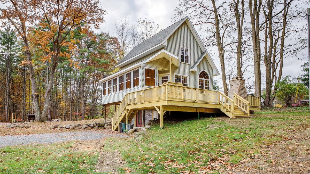 Gloversville Cabin | Rustic Retreat: Walk to Great Sacandaga Lake!
