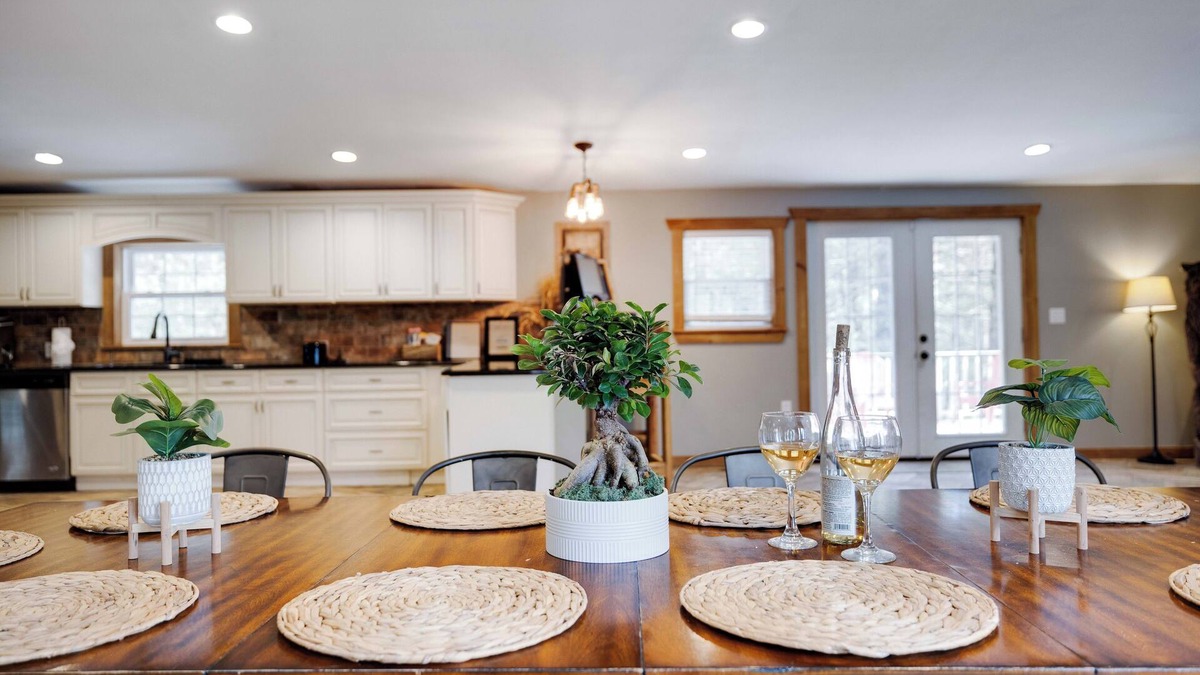 Jonas House | Rustic Retreat with Game Haven