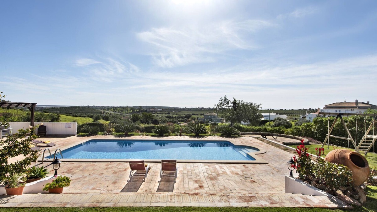 Pedra Arrancada Cottage | Rustic Retreat with Pool and Stunning Views