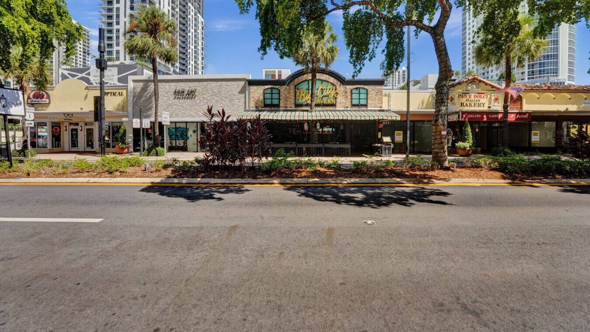 Poinciana Park Apartment | Rustic Retreats: Beachy 1BR for 4 guests in the heart of Fort Lauderdale