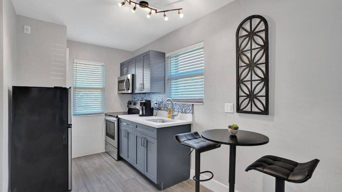 Poinciana Park Apartment | Rustic Retreats: Beachy 1BR in the heart of Fort Lauderdale