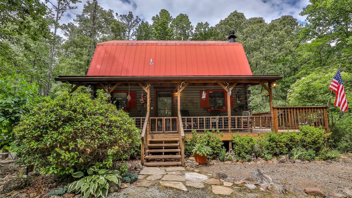 Ellijay Cabin | Rustic River Cabin, trout fishing, dog loving, beach area on secluded 8.5 acres!