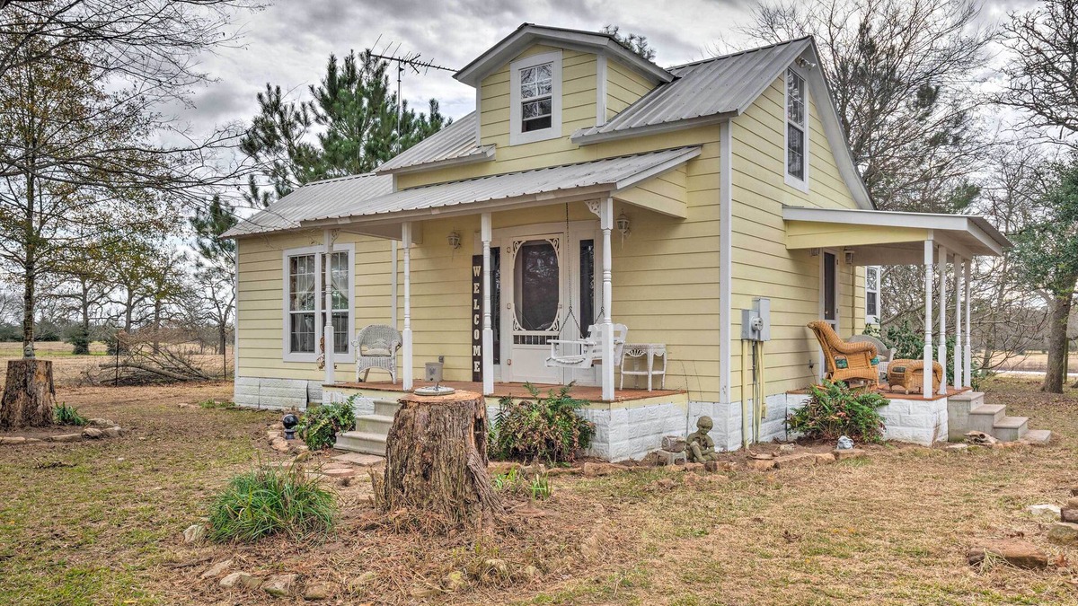 Rockdale House | Rustic Rockdale Home on 100 Acres: Near City Park!