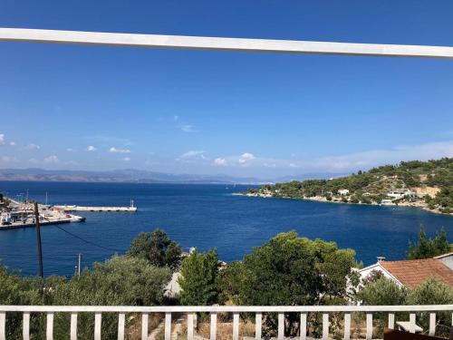 Rogac House | Rustic Rogac Apartment - Sea and Silence