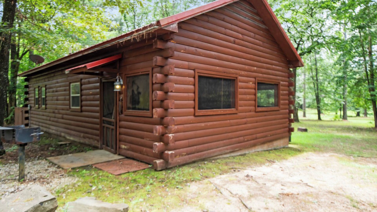 Bismarck Cabin | Rustic Romance Cabin with Hot Tub