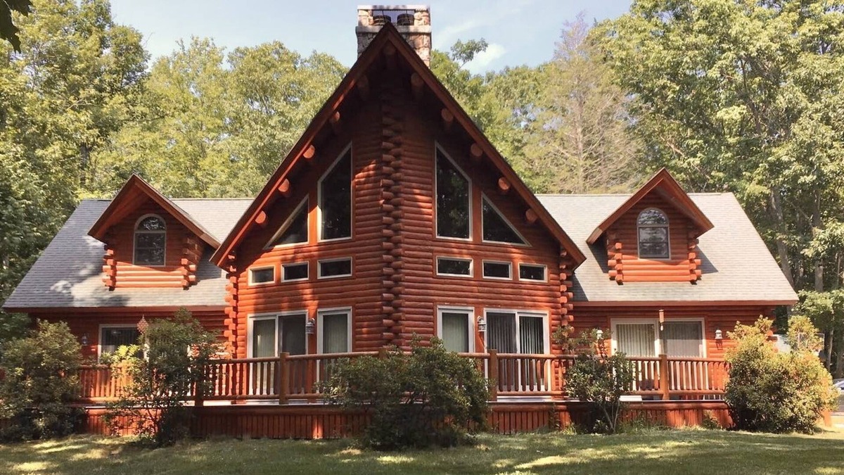 Cape Neddick Ski Chalet | Rustic, Romantic, & Spacious Log Chalet for the Family