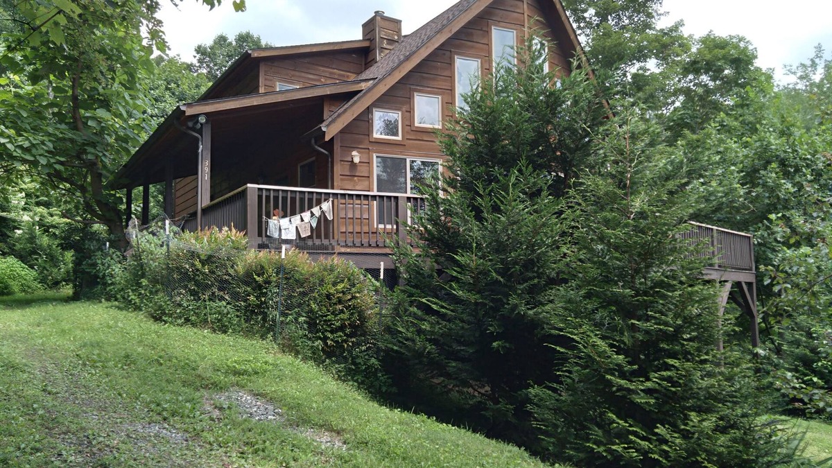 Zionville House | Rustic Serenity - Beautiful Mountain Home