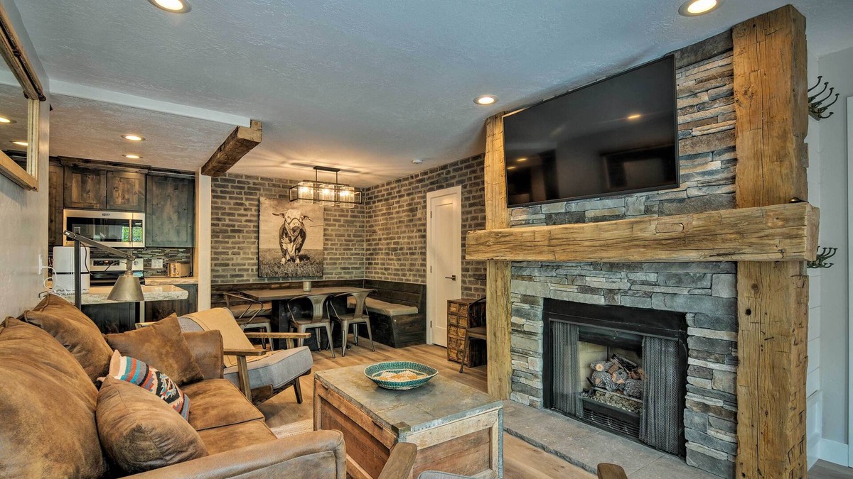 Brian Head Condo | Rustic Ski-Out Brian Head Condo w/Comm. Pool