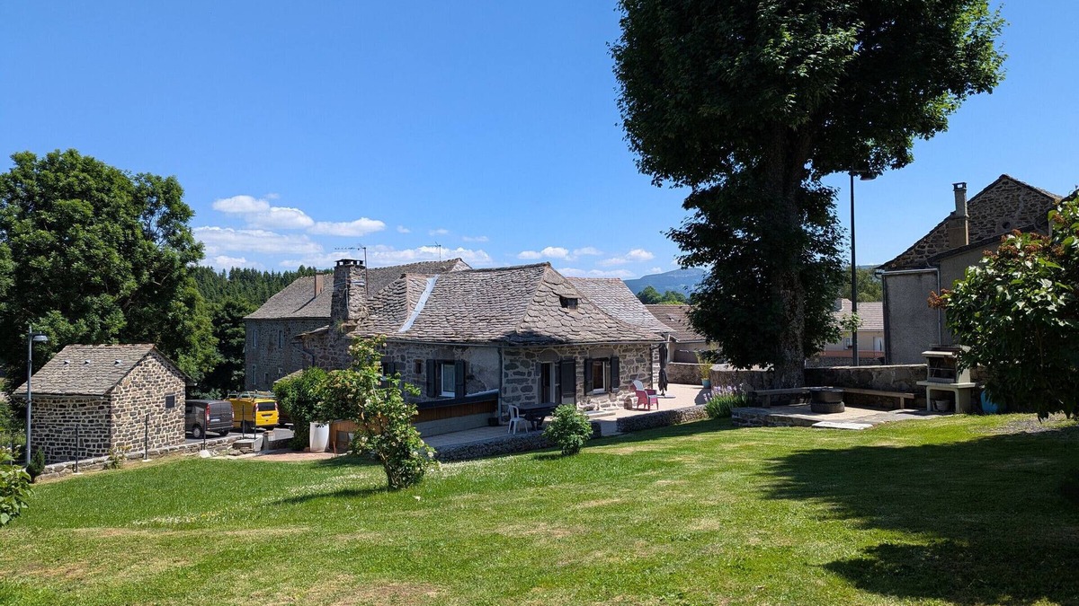 Saint-Front Cottage | Rustic stay near Estables and Puy-en-Velay