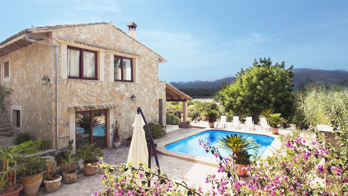 Inca Villa | Rustic stone completely lined stone mountain Situdada