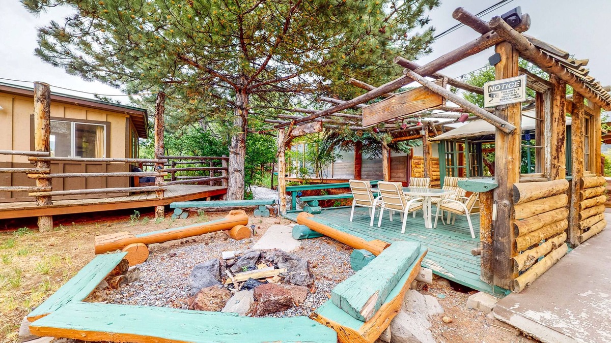 Cedaredge Cabin | Rustic studio with marvelous mountain views