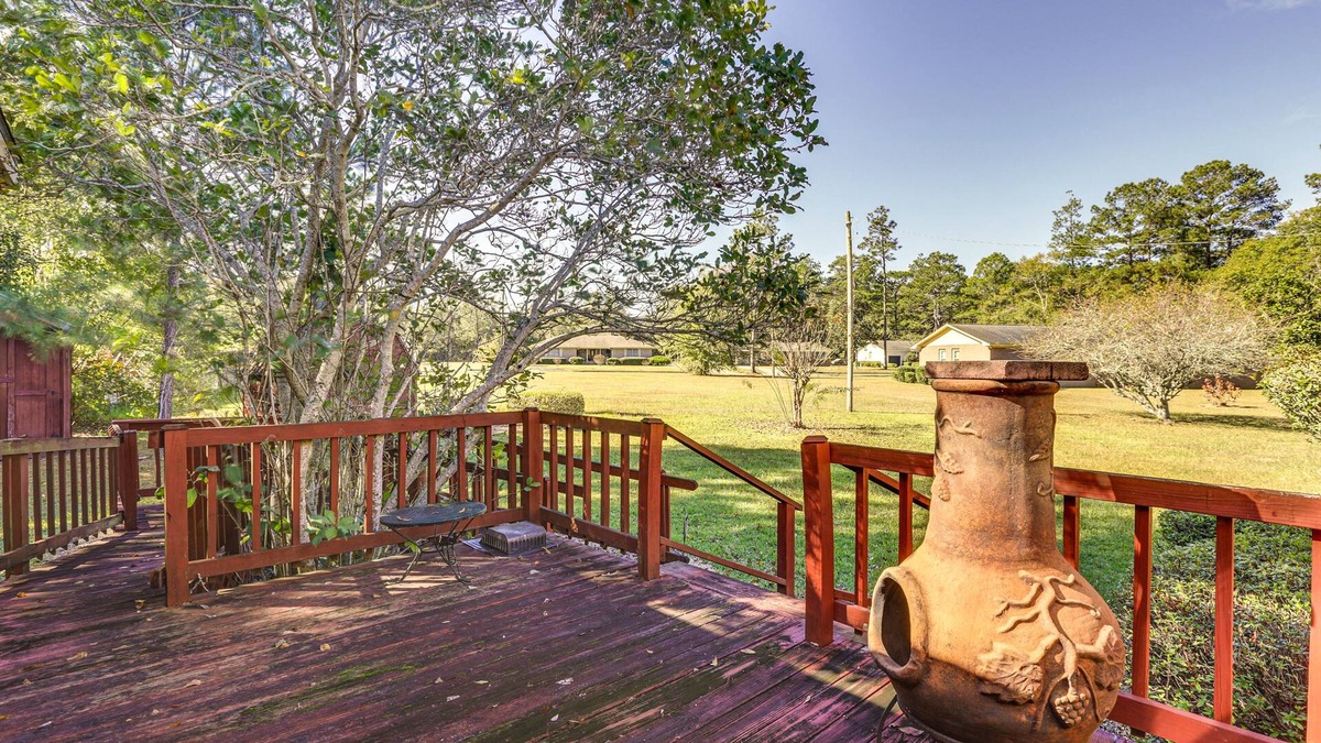 Thomasville Cottage | Rustic Thomasville Home w/Deck: 2 Mi to Downtown!