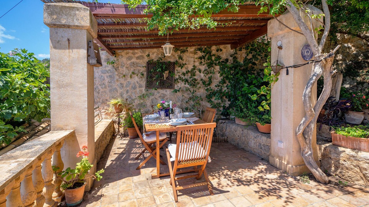 Genova House | Rustic&Traditional House between Palma and the sea