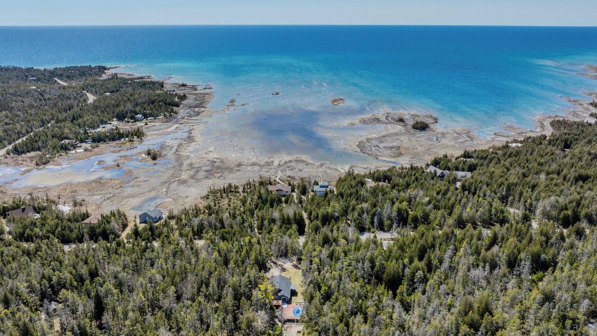 Northern Bruce Peninsula Cottage | Rustic Vibes w/Pool & Hot Tub - Tobermory