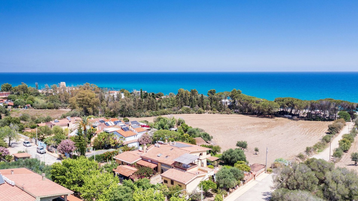 Torre di Bari House | Rustic Villa "Chicco" with Terrace & Sea View