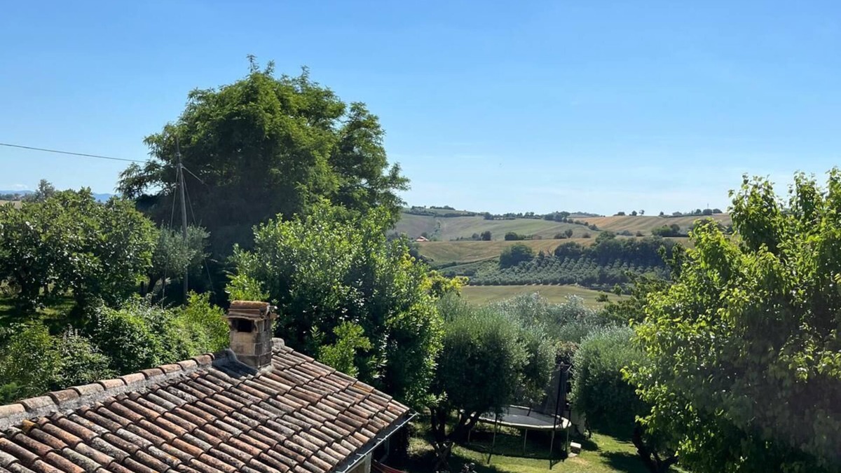 Bettolelle House | Rustic villa nestled in the Marche hills 10 minutes from the beach.