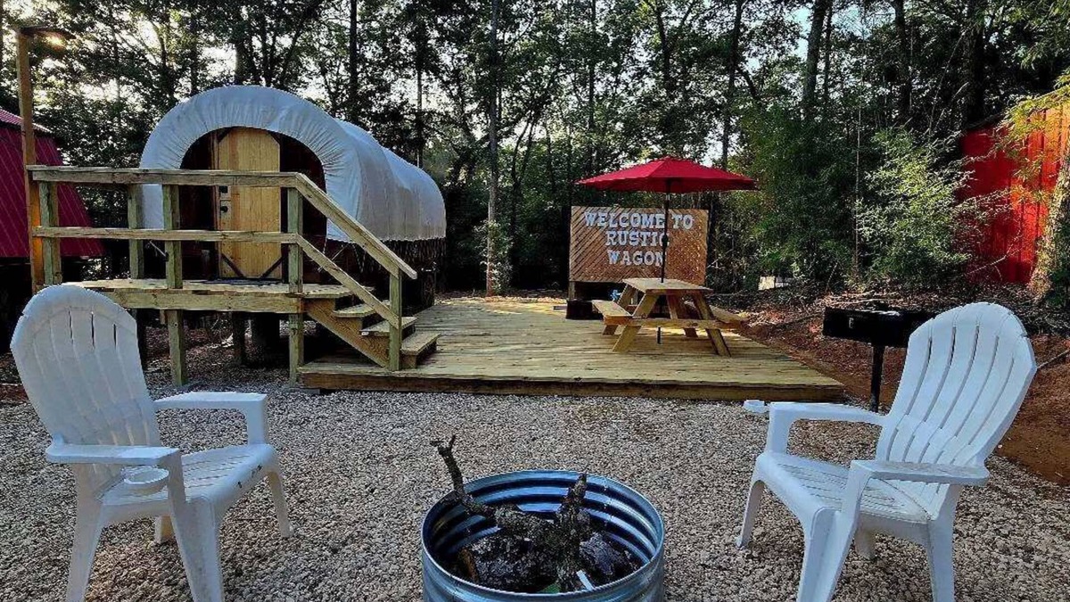Jefferson House | Rustic Wagon Glamping Hot Tub