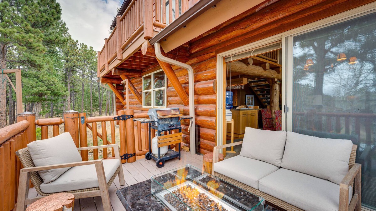 Ward Cabin | Rustic Ward Retreat w/Deck + Mountain Views!