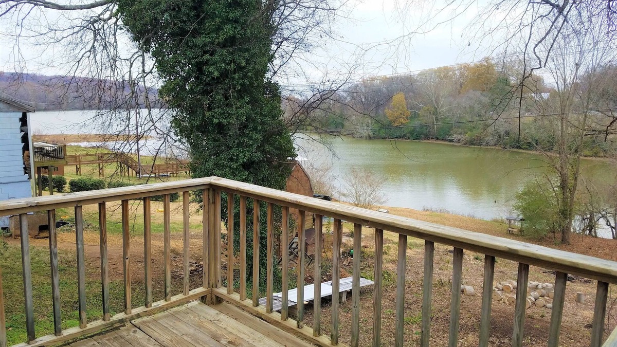 Dover Cottage | Rustic Waterfront Cottage in Downtown Dover Tennessee.