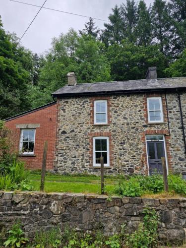 Llanwrtyd Wells House | Rustic Welsh cottage