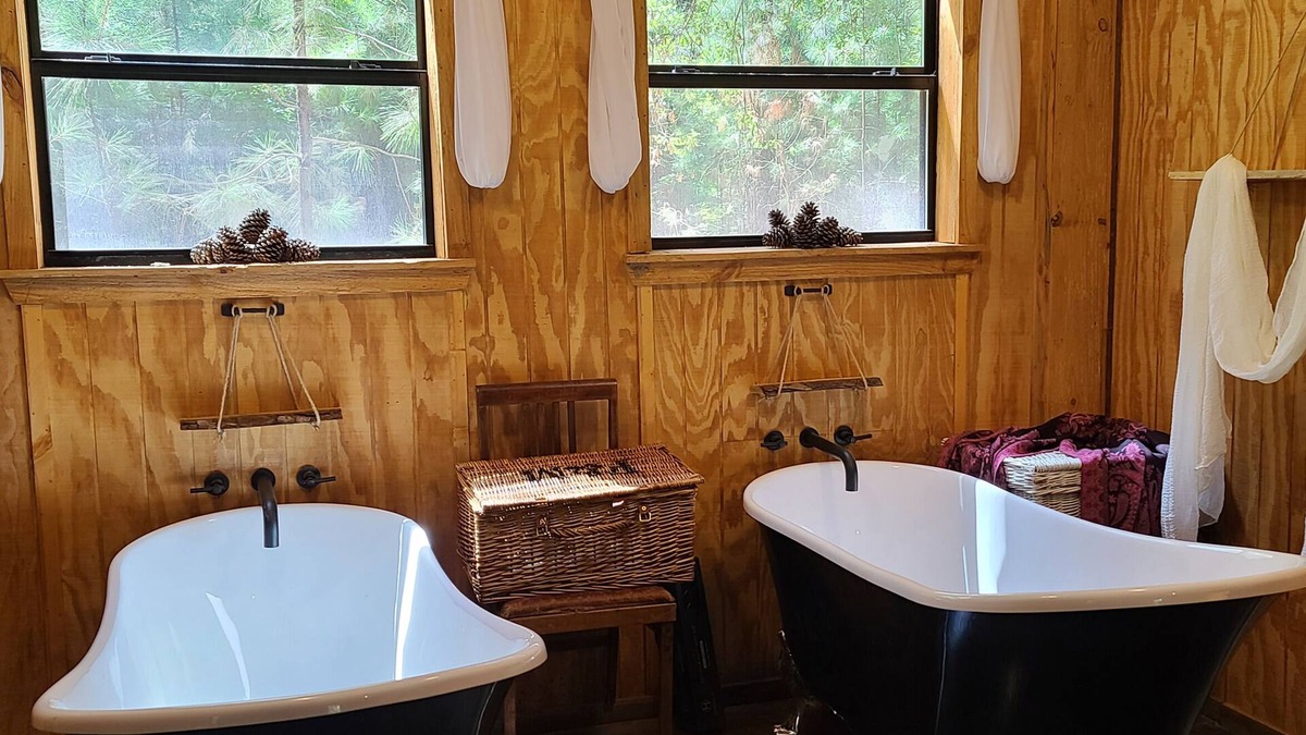 Mineola Cabin | Rustic Western Bath House in East Texas Piney Woods, Honeymoon, Weddings, Venues