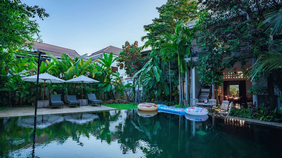 Downtown Siem Reap Villa | Rustic wooden home 1960s style with privet pool