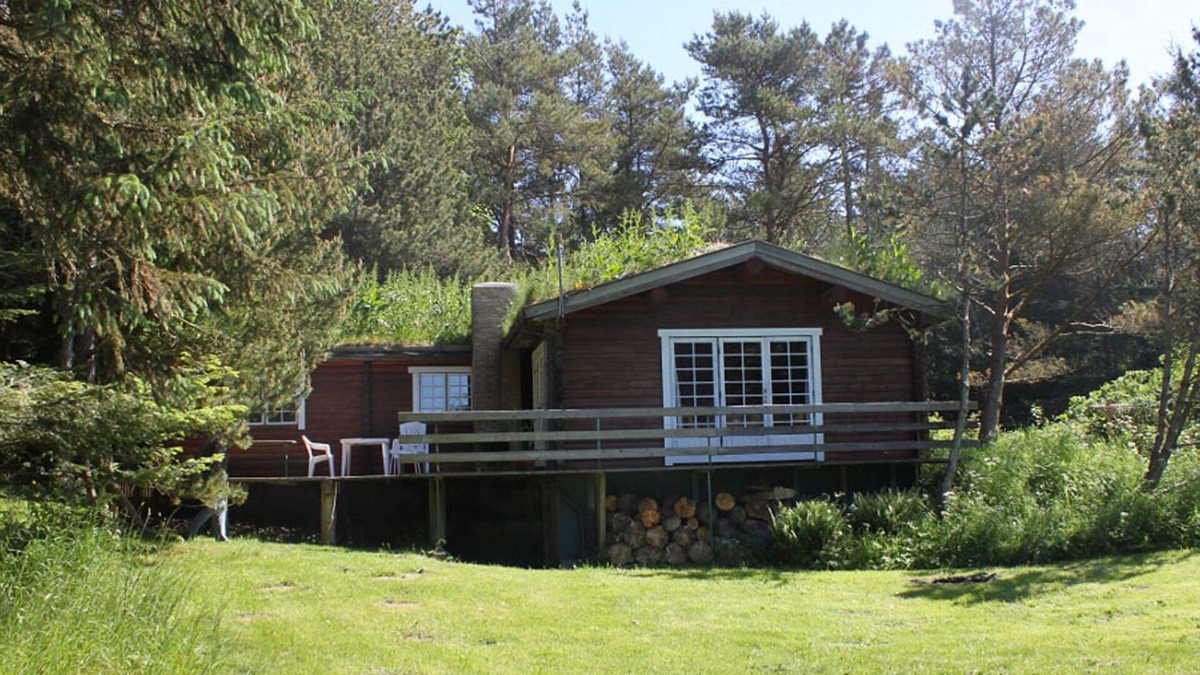 Skallerup Klit Cabin | Rustic wooden house in the middle of a beautiful forest