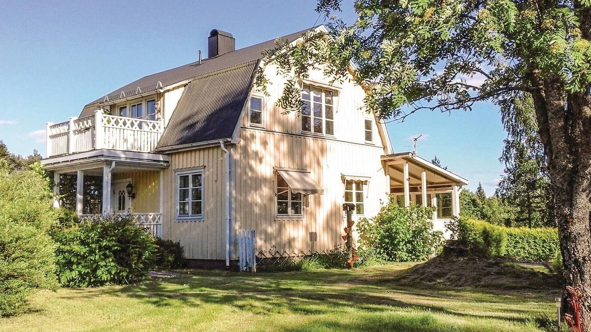 Lakene House | Rustic wooden house with large garden surrounded by light birch forest and meadows.