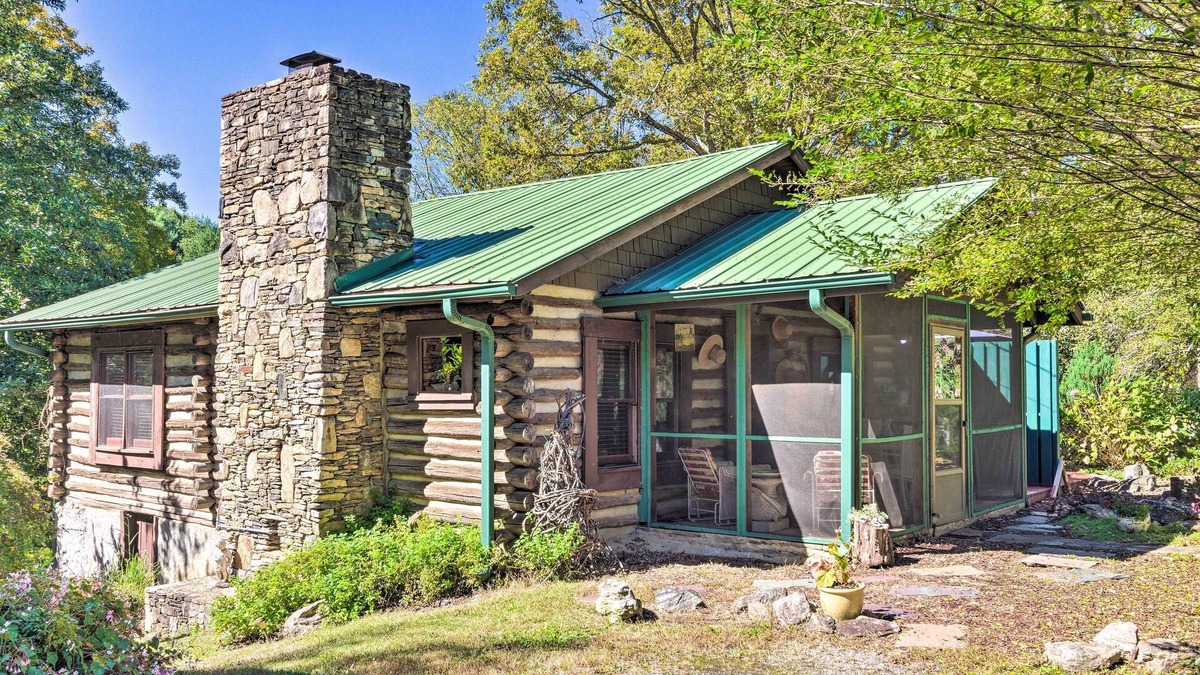 Skyland Cabin | Rustic-Yet-Cozy Cabin w/Patio, 12 Mi to Asheville