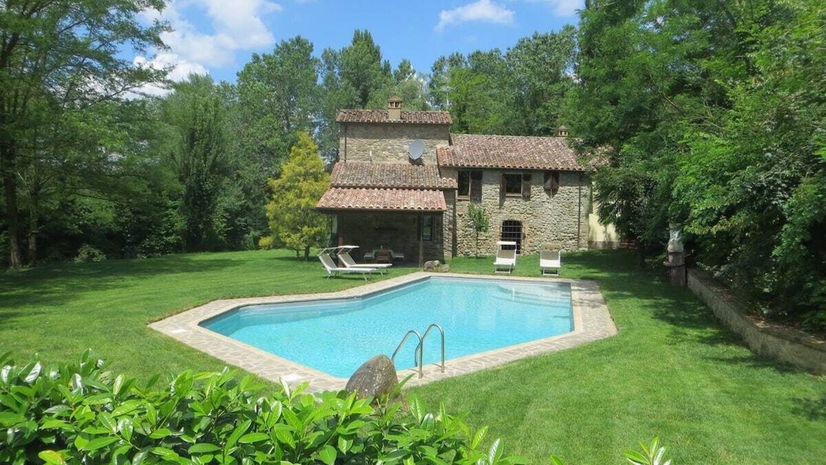 Umbertide Villa | Rustikale Villa mit Pool direkt am Tiber gelegen
