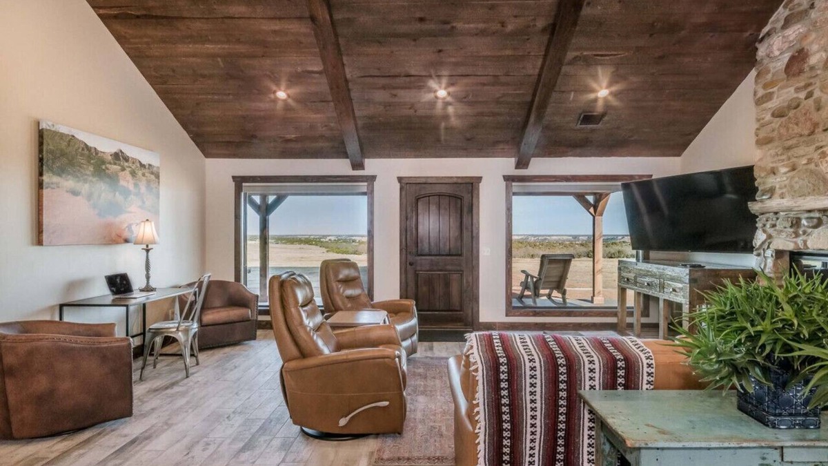 Canyon Apartment | Rustlers Draw cabin in the pasture