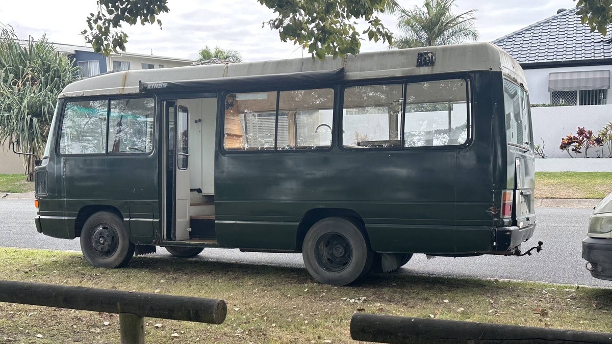 Pottsville House | RV. Coaster van for hire tweed coast 22 feet long 3 meters wide
