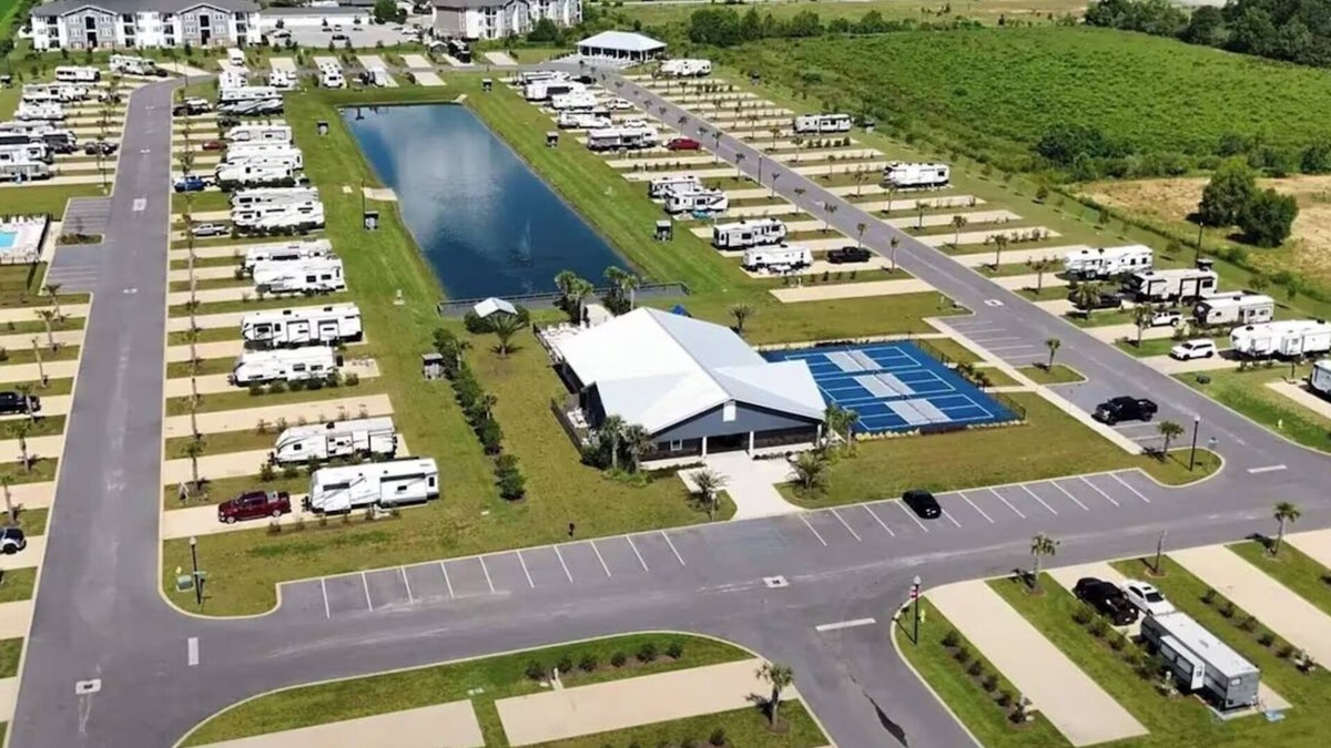 Foley RV Rental | RV Lot 67 in Grand Riviera Resort in Foley, AL. Daily and long term available