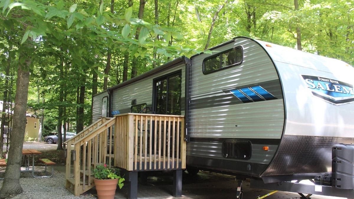 Empire RV Rental | RV Rental #5 Sleeps 6 people