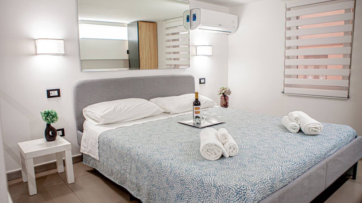 Borgo-Sanzio Apartment | RVII-Agathae Exclusive area, Court c.so Italy