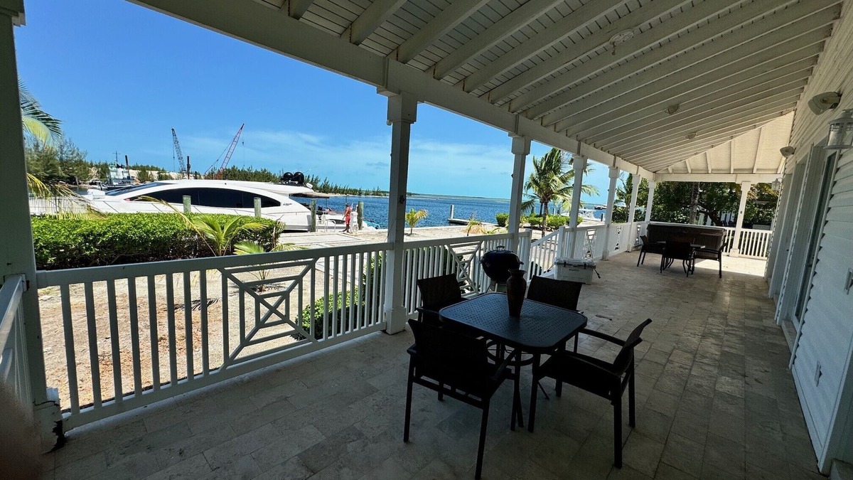 Alice Town Resort | RW BIMINI RESORT - BAY WATERFRONT 4 BED/3 BATH PRIVATE HOUSE - 75FT BOAT SLIP