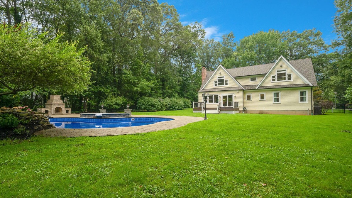 Dix Hills House | Ryder Cup rental 20 minutes to Bethpage Golf Course.n8 day rental for Ryder cup
