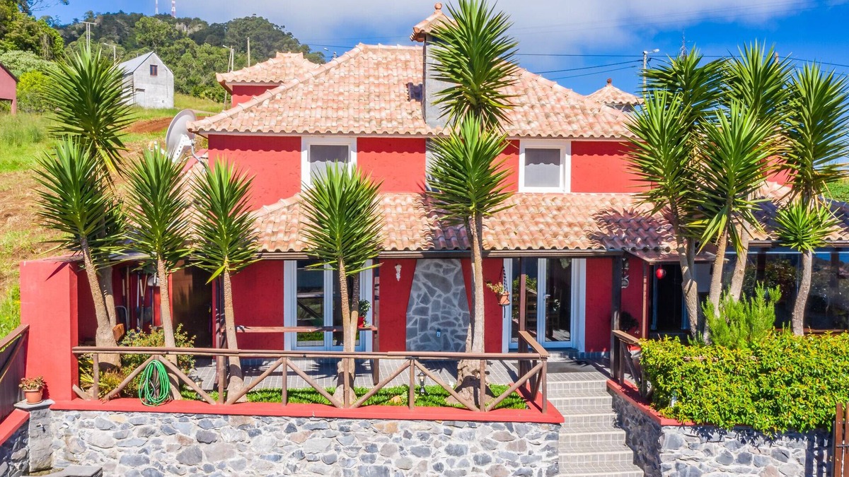 Santana Ski Chalet | São Jorge Cottage - By Wehost