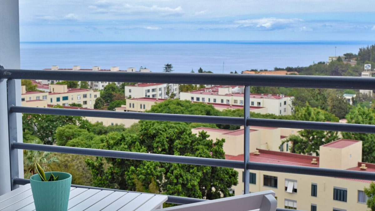 Sao Martinho Apartment | São Martinho, a Home in Madeira