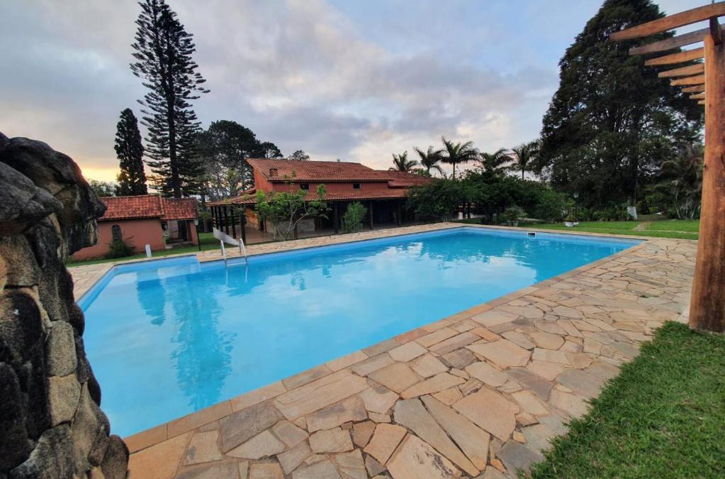 Alambari House | Sítio Gramado Sarapuí, lazer, conforto e diversão