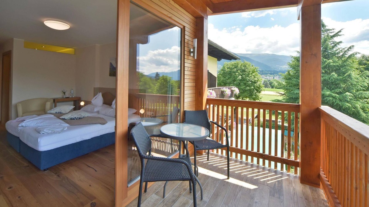 Seeboden Cottage | Süd - See Komfortzimmer Mirnock mit Balkon - Gästehaus Bärwald