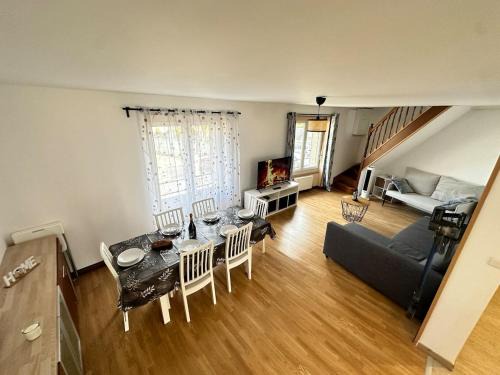 Nouzonville Apartment | S Albert poulain T3 tout équipé proche Charleville