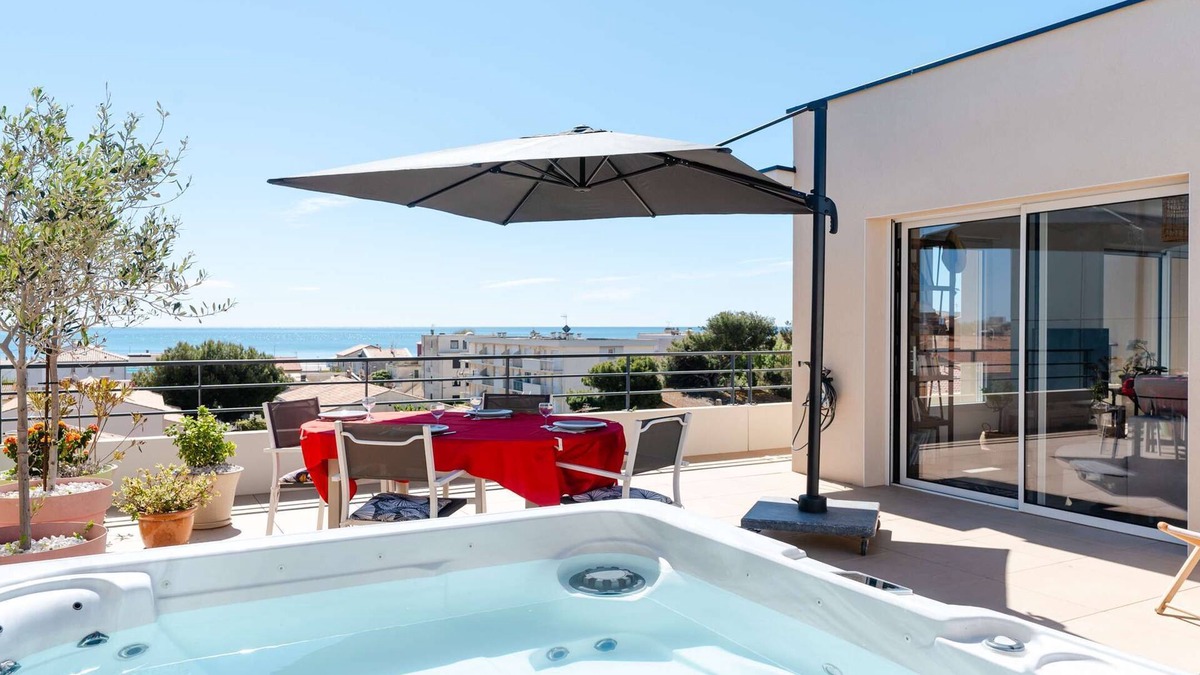 Narbonne-Plage Apartment | S B401 T3 air-conditioned flat with WIFI, terrace with jacuzzi, sea and Clape views
