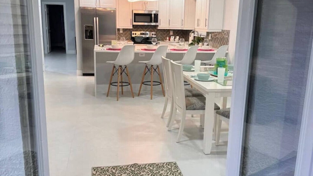 Greenacres House | S&H West Palm 3 Bedroom PBI Airport Tropical Chic