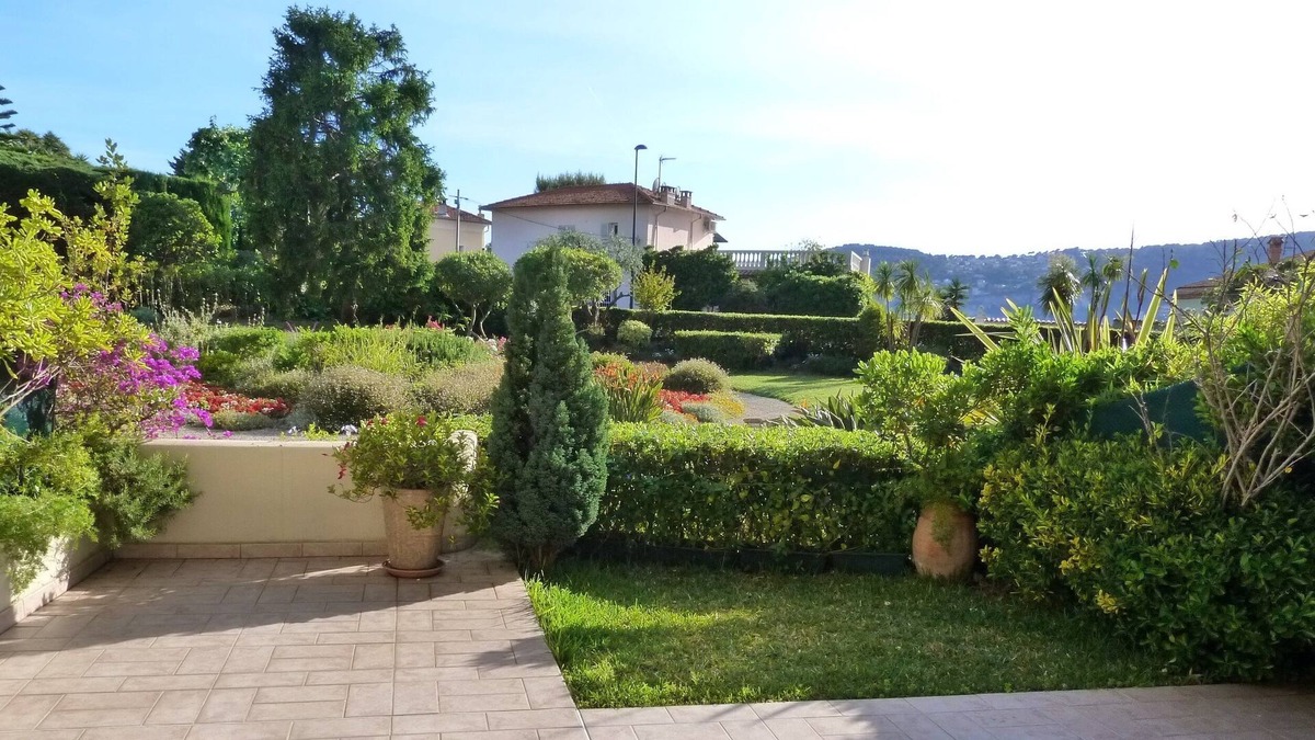 Saint-Jean-Cap-Ferrat Apartment | S.Jean Cap Ferrat Apartment garden/terrace Beach 2 min street front