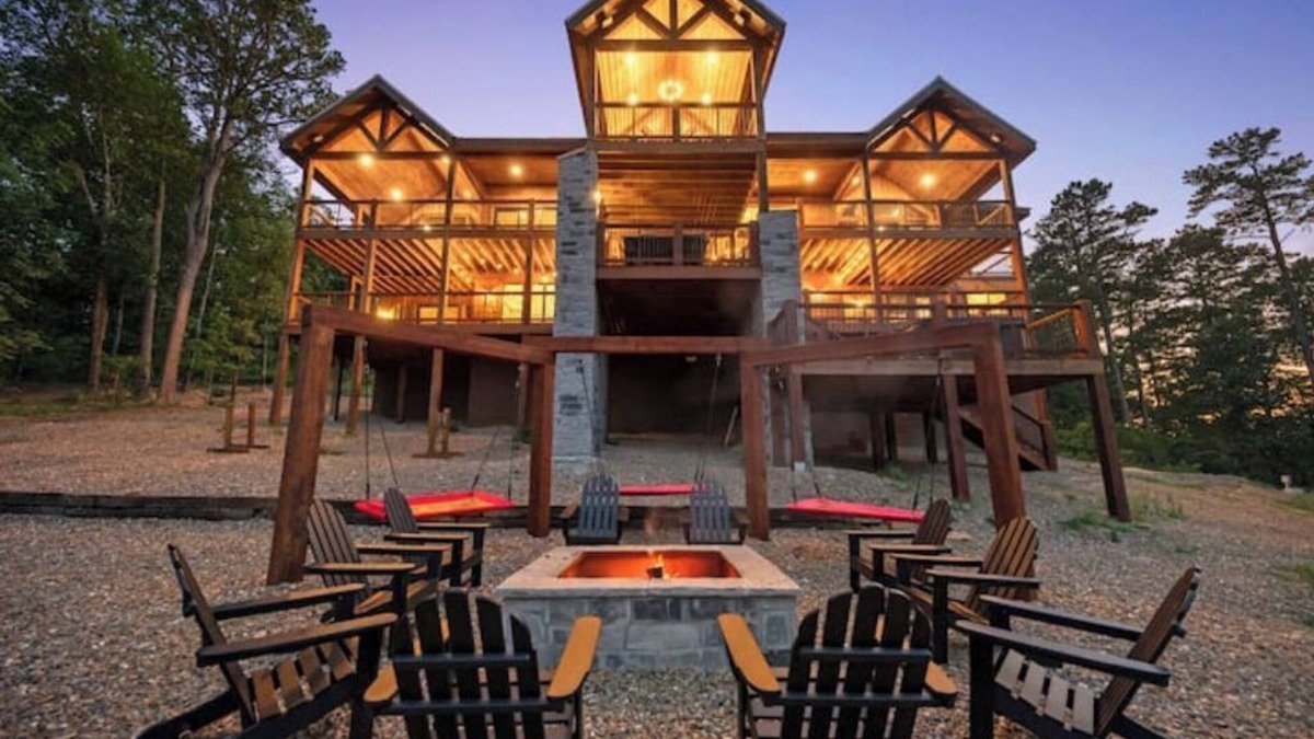 Broken Bow House | S'mores Sunrise Retreat - 7BD-6.5Bath - Luxury Lakeview House - Sleeps 30