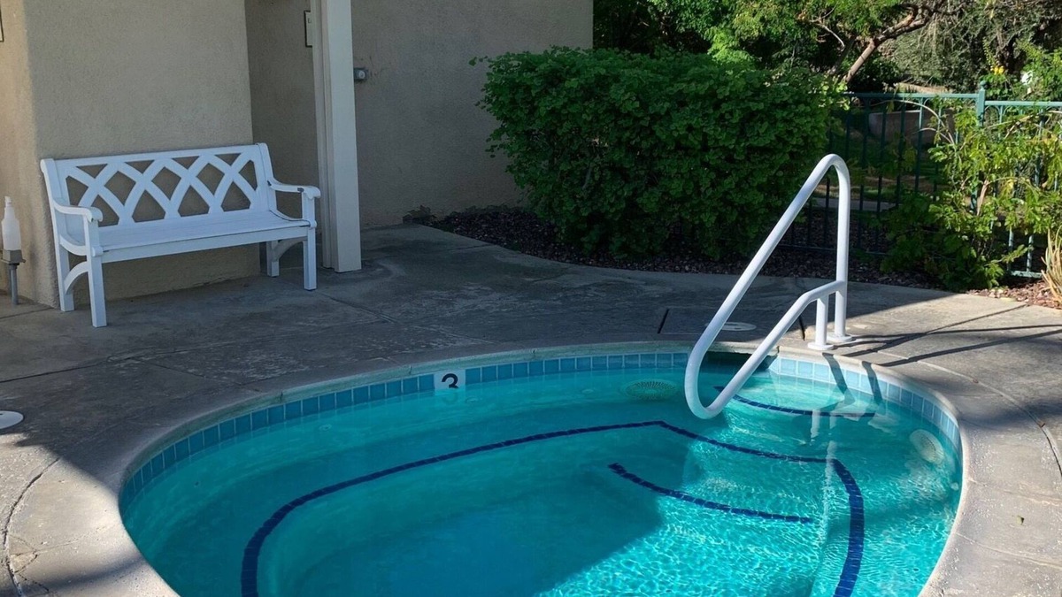 Palm Desert Condo | S. Palm Desert Condo seconds to Pool & El Paseo