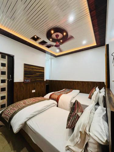 Varanasi Hotel | S R Hotel