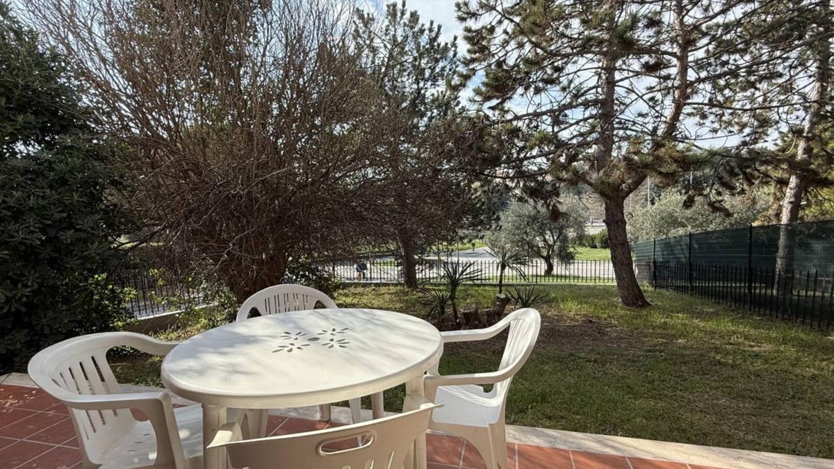 Sirolo Apartment | S077 - Sirolo, three-room apartment with garden in the center