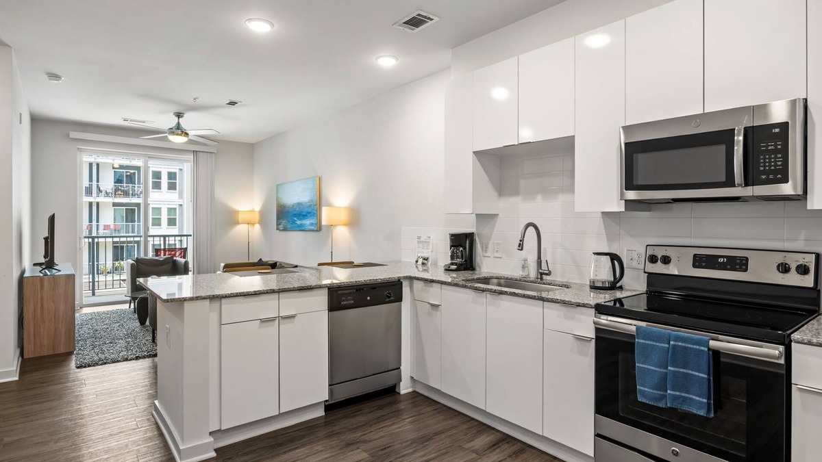 Midtown Apartment | (S1BK) Affordable Hotel-Alternative Perfect for Long Term Stay near Whole Foods